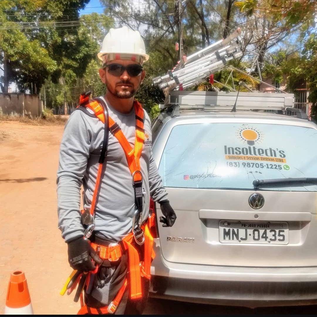 Eletricista a Trabalhar